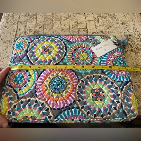Vera Bradley Sunny Medallion 14” Laptop Sleeve NWT - Picture 4 of 5